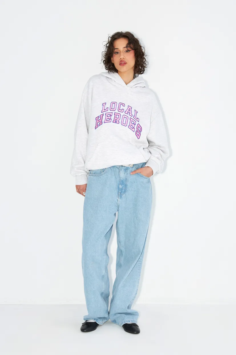 BLUZA AURA SZARA Z RÓZOWO-LAWENDOWYM NAPISEM