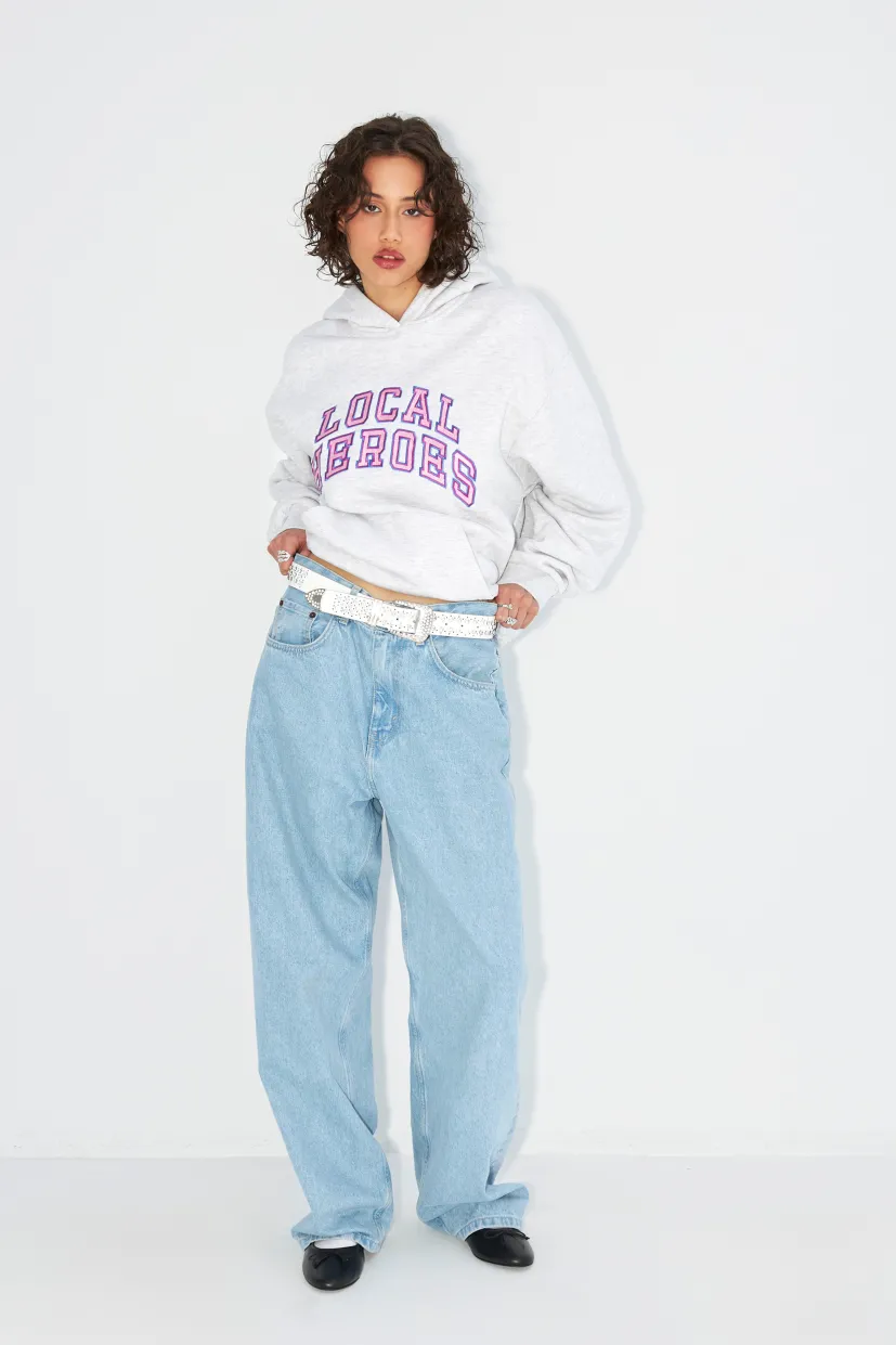 BLUZA AURA SZARA Z RÓZOWO-LAWENDOWYM NAPISEM